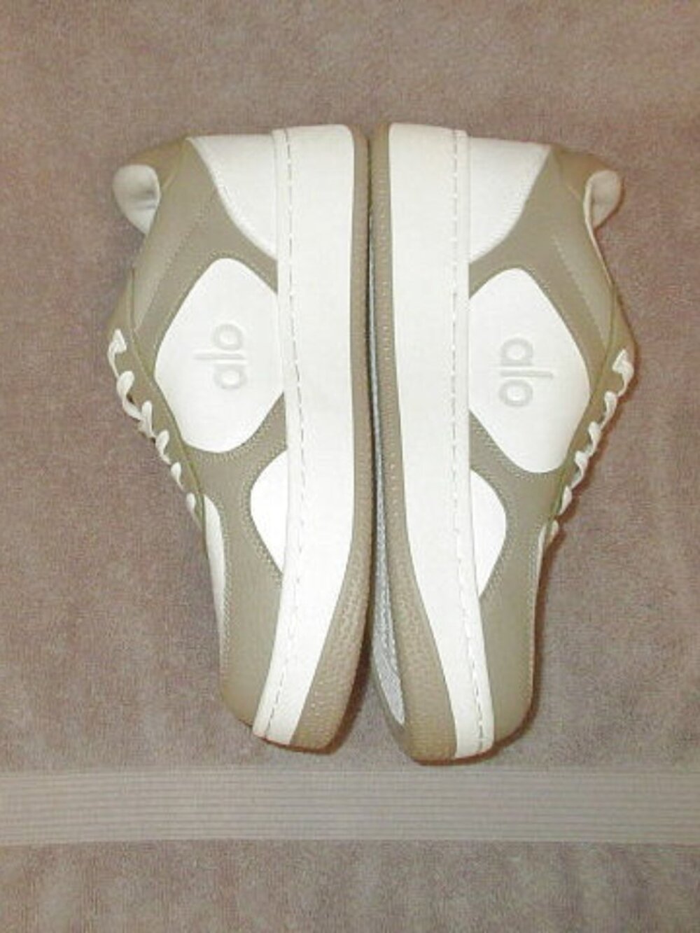 ALO Recovery Mode Sneaker Womens 10 Comfort Cushioned Foam Vegan Leather Arch - Picture 6 of 9